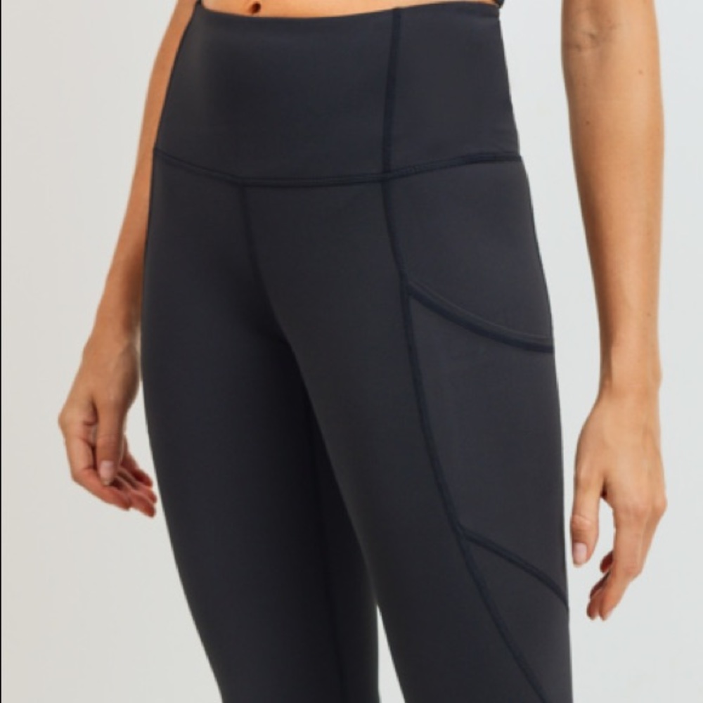 NWT!💕 Solid & Slanted Panel Highwaist Leggings - Picture 10 of 11